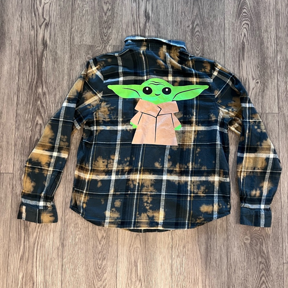 Star Wars Top The Mandalorian Grogu Baby Yoda Plaid Grunge Flannel Size Medium